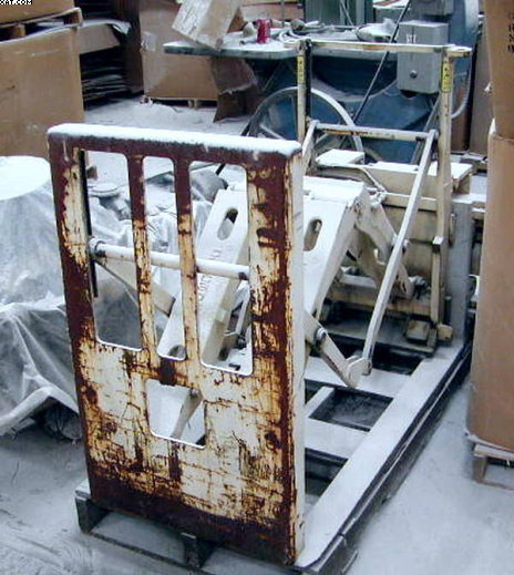 CASCADE Fork Lift Box Pusher